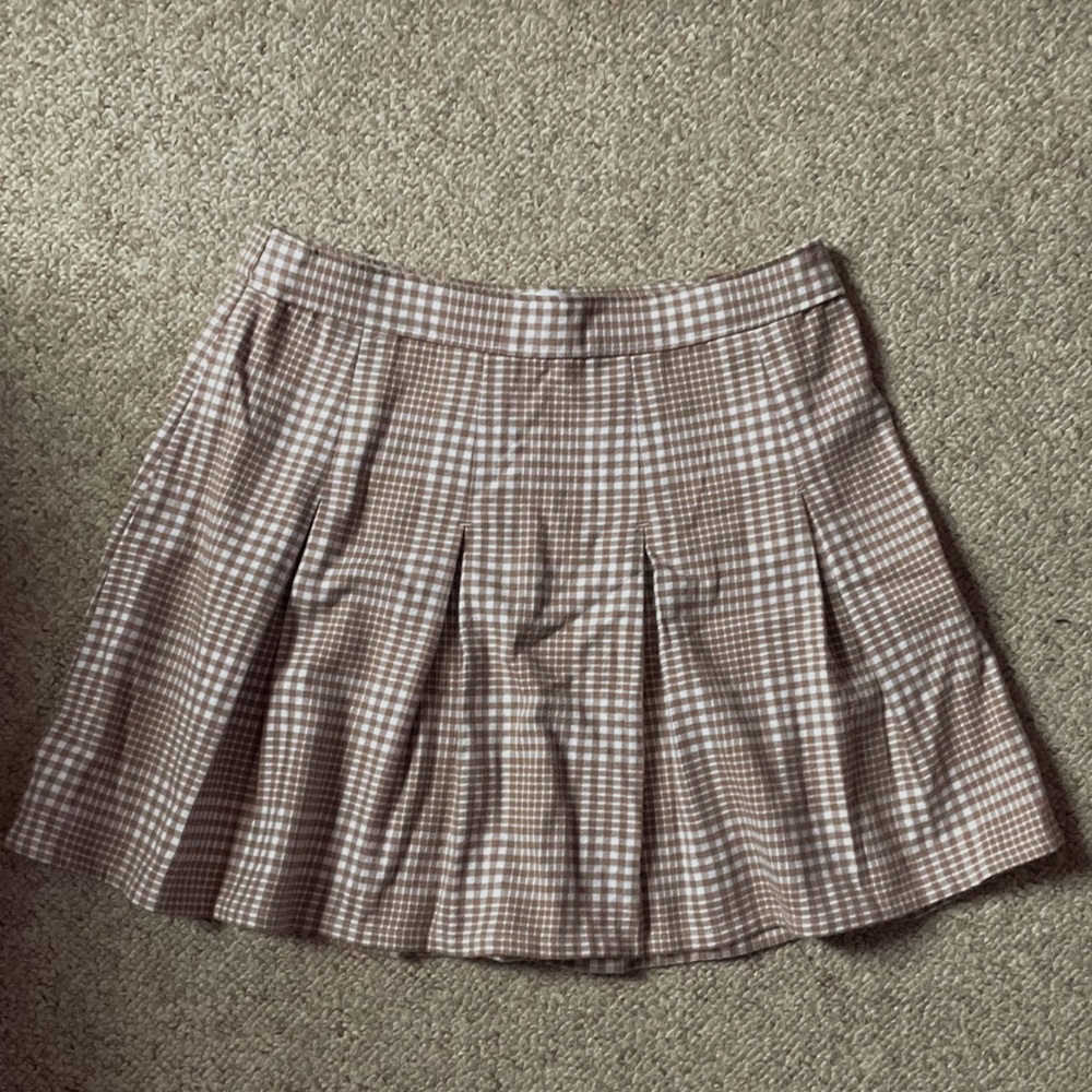 Hollister tan & white pleated plaid skirt - size Large